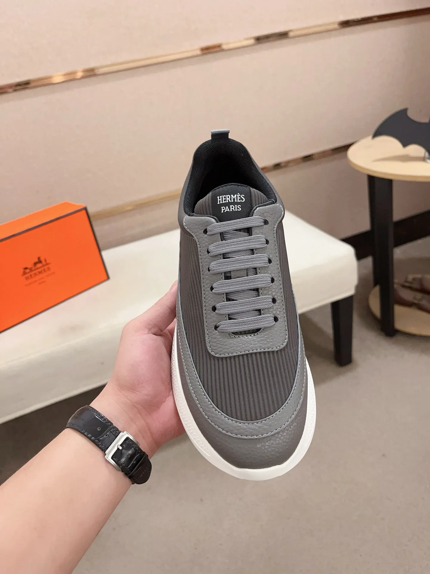 Men's clothing and shoes💰: 440💰《HERMES》【Classic original single version】Hermès; top 🔝purchasing agent🔍🔍men's latest 🇺🇸 counter sales simultaneously, imported from Italy original ▲▲cowhide ▲▲ (high-end, nobility, class) ) Exquisite workmanship (Italian 🇮🇹 imported water-dyed 🐂 cowhide lining) sole: original sole provided by the original factory, ⚠️exclusive double-layer activity·TPR·rubber·combined molded outsole; super comfortable·wear-resistant·non-slip·environmental protection The real thing is more beautiful if you take the real thing (high quality, follow the order). You can enter and exit the counter at will * Number of yards: 38-44 (45 can be customized and cannot be returned or exchanged)